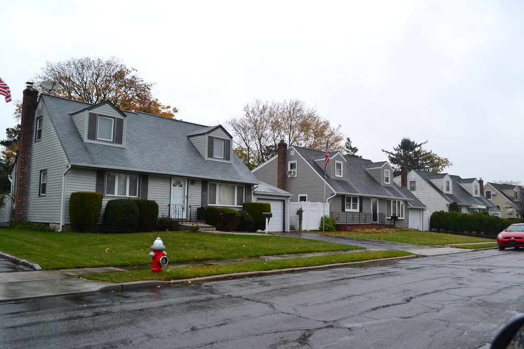 Levittown Homes, Long Island, NY Newer area of Levittown i… Flickr
