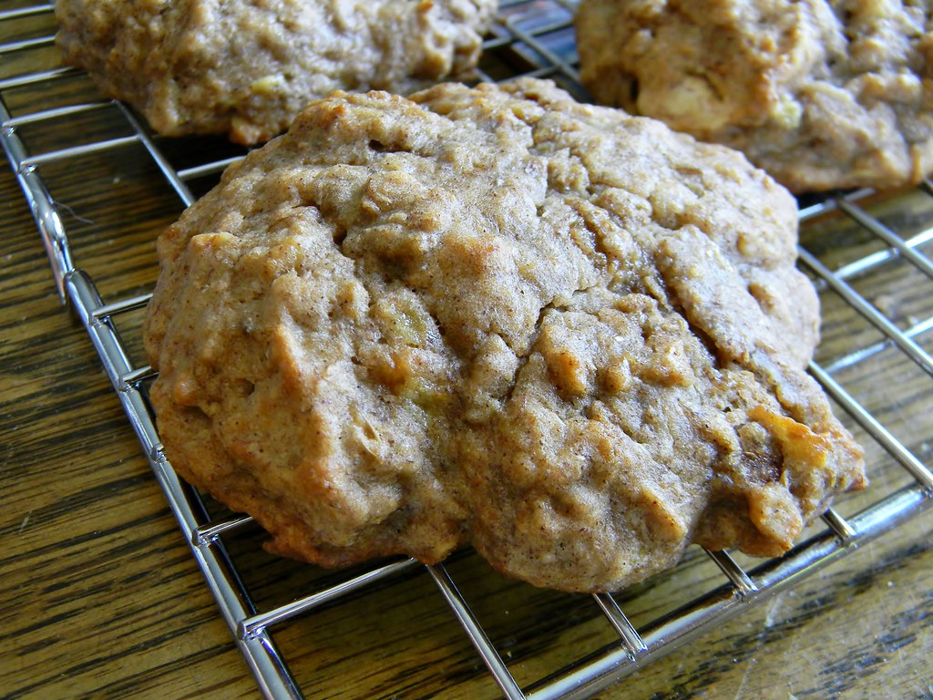 Banana Granola Breakfast Cookies www.yummysmells.ca/2014/0… Flickr