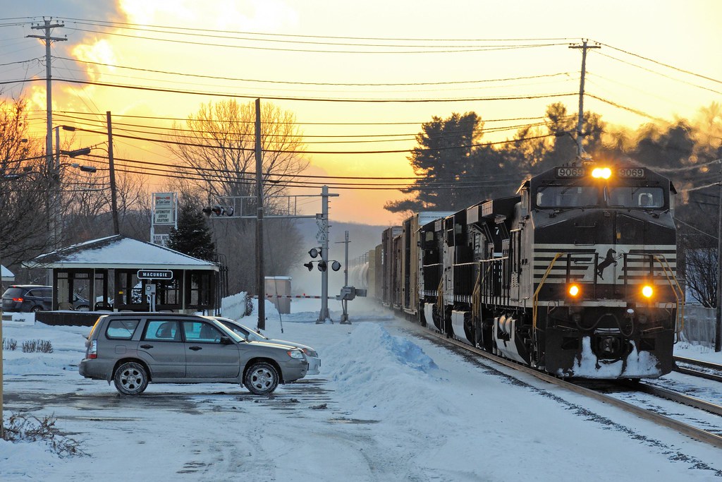 NS,H68,east,,ReadingLine,NS9069,Rt100,park,Macungie,PA. Flickr