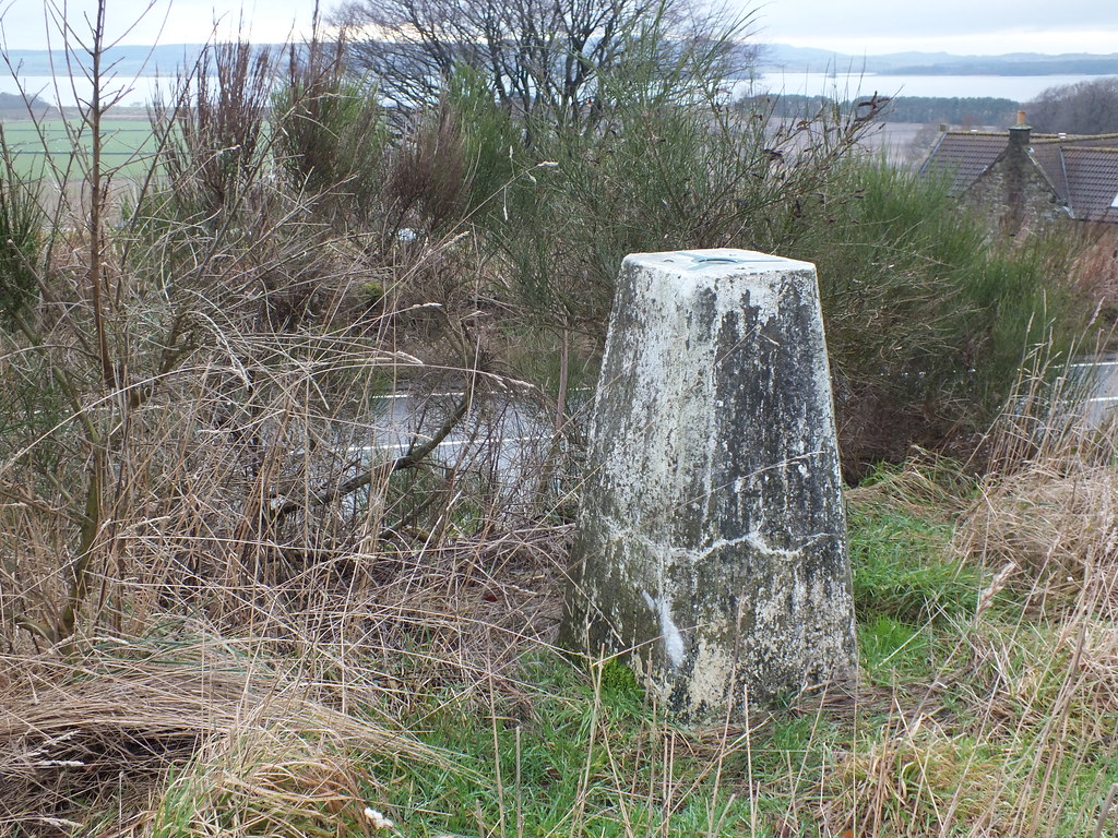 Trig Point, Wester Balgedie Melissa Warren Flickr