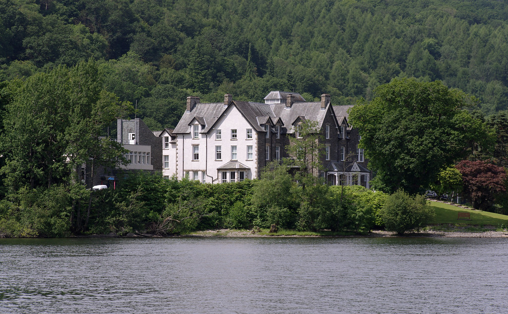 IMGP5412 Houses by Lake Windermere. Matt Buck Flickr