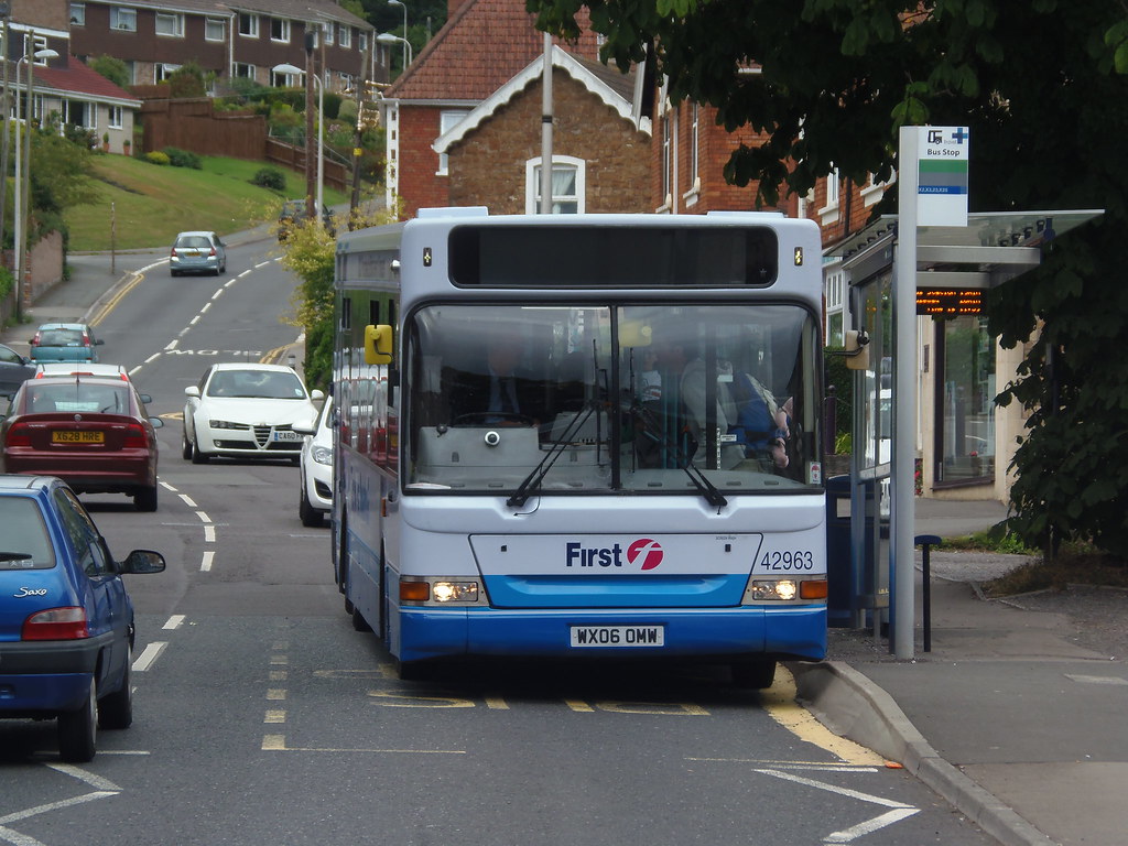 002 First Bristol Express Yourself Dennis Dart/Plaxton Poi… Flickr