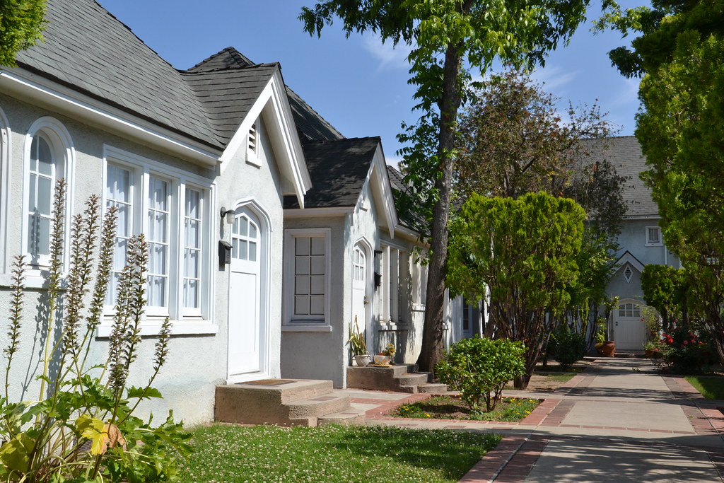 Argus Court Argus Court. Sixteen unit apartment court buil… Flickr