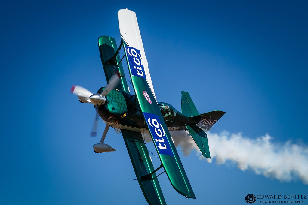 VIPER AIRSHOWS Jason Newburg efectuando su rutina acrobati… Flickr