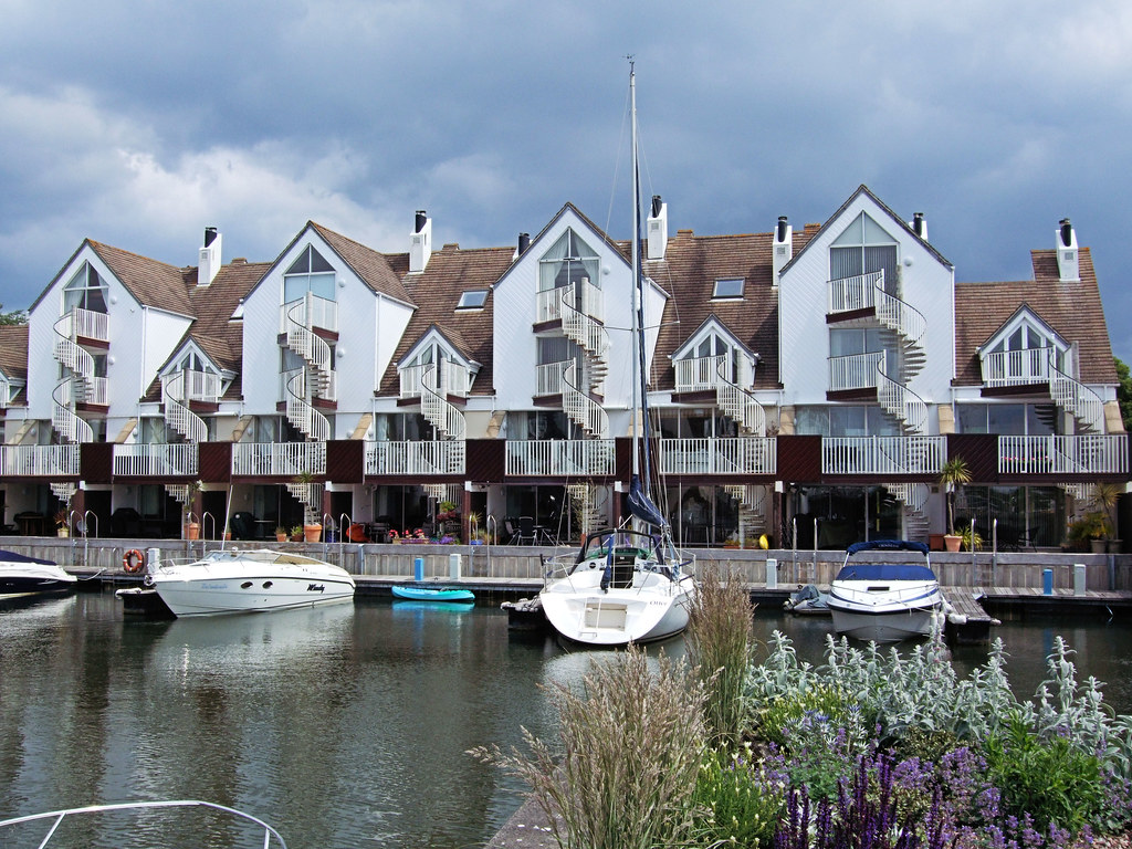 Houses In Priory Quay, Christchurch Dorset. Comprising 3… Flickr