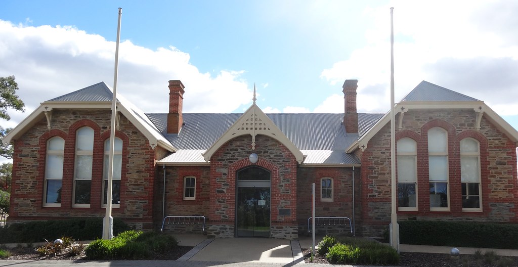Strathalbyn School This fine state school opened in 1880. … Flickr
