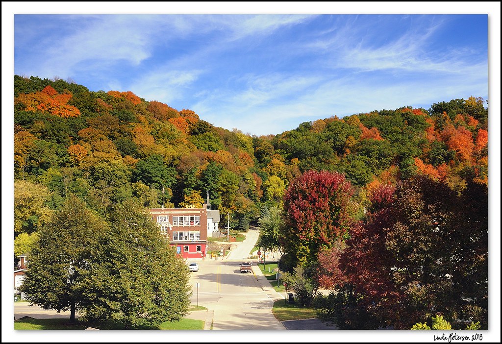 Marquette Iowa a little fall color in NE Iowa Linda Petersen Flickr