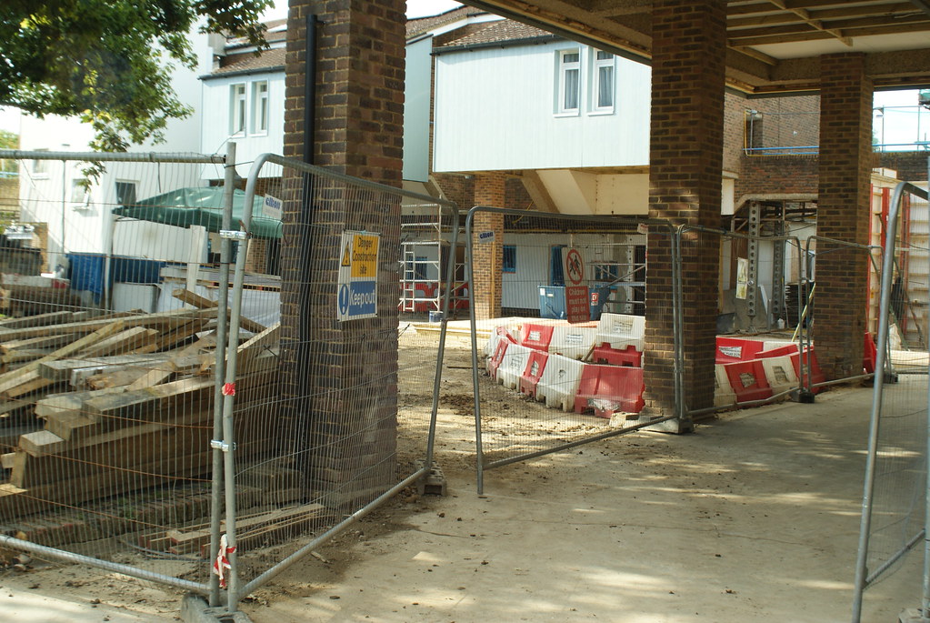 Walton Court. Aylesbury, Bucks. 20/09/13. Ron Adams Flickr