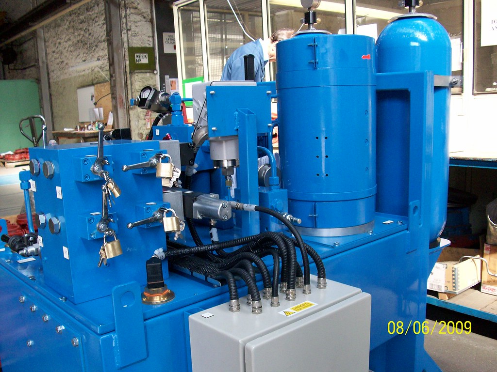 UHL Hydraulic Power Pack with accumulators and control uni… Flickr