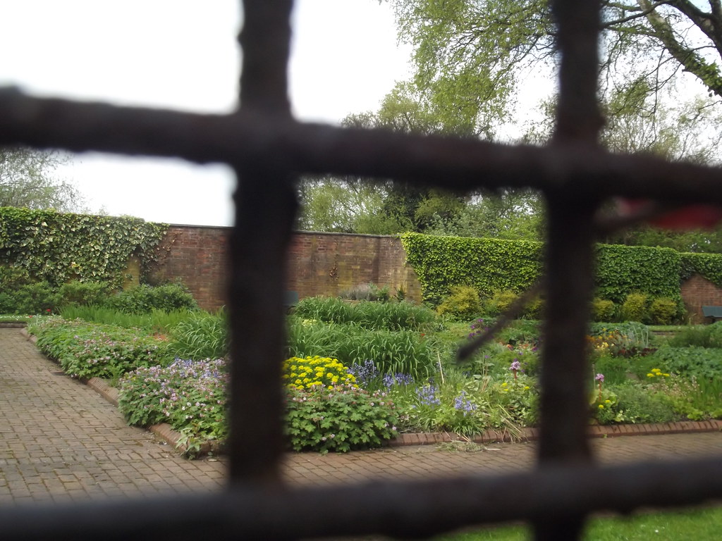 Memorial Gardens Walsall I spotted this plaque off New S… Flickr