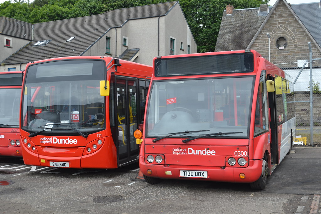 National Express Dundee 731 SN11BWG & 300 T130UOX Seen at … Flickr