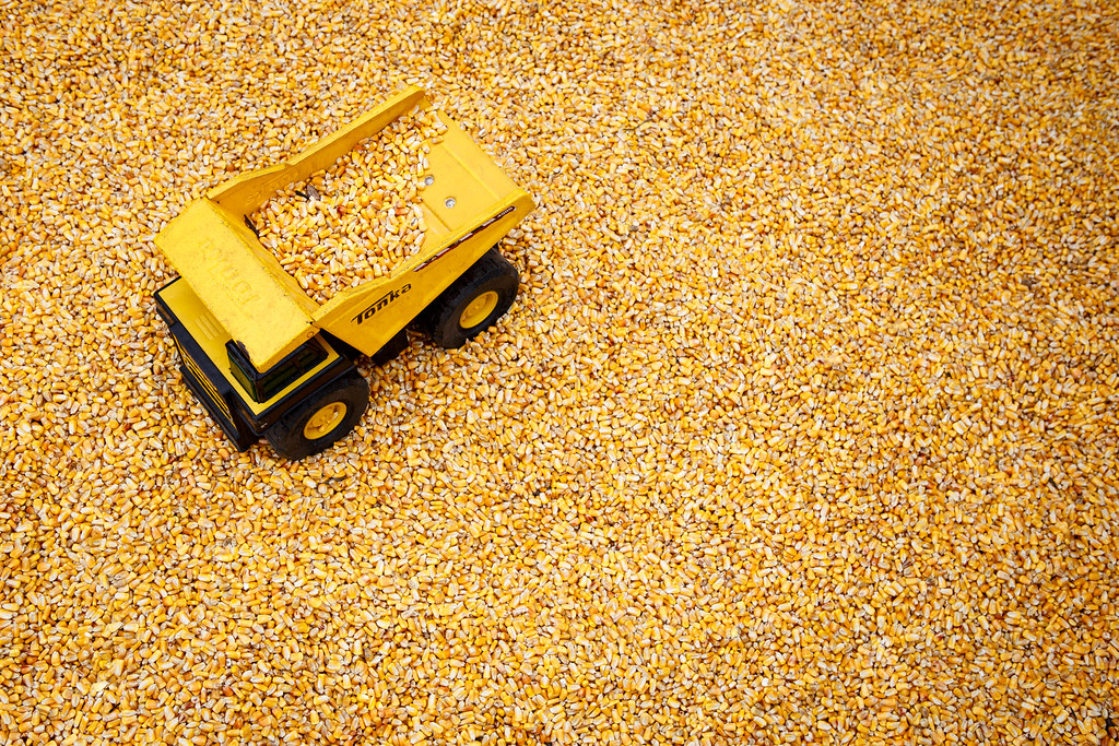 Haulin' at the Corn Bin Corn Cob Acres Mountville, PA Flickr