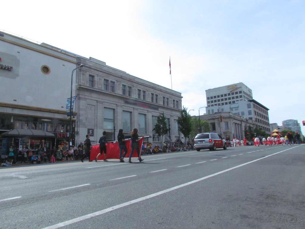 IMG_6035 Victoria Day Parade May 20, 2013 in progress Andy Nystrom