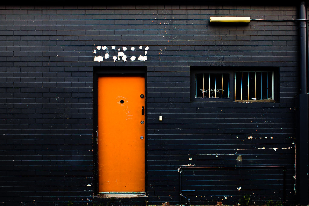 Black Wall This is another one for my minimalist 'Urban Wa… Flickr