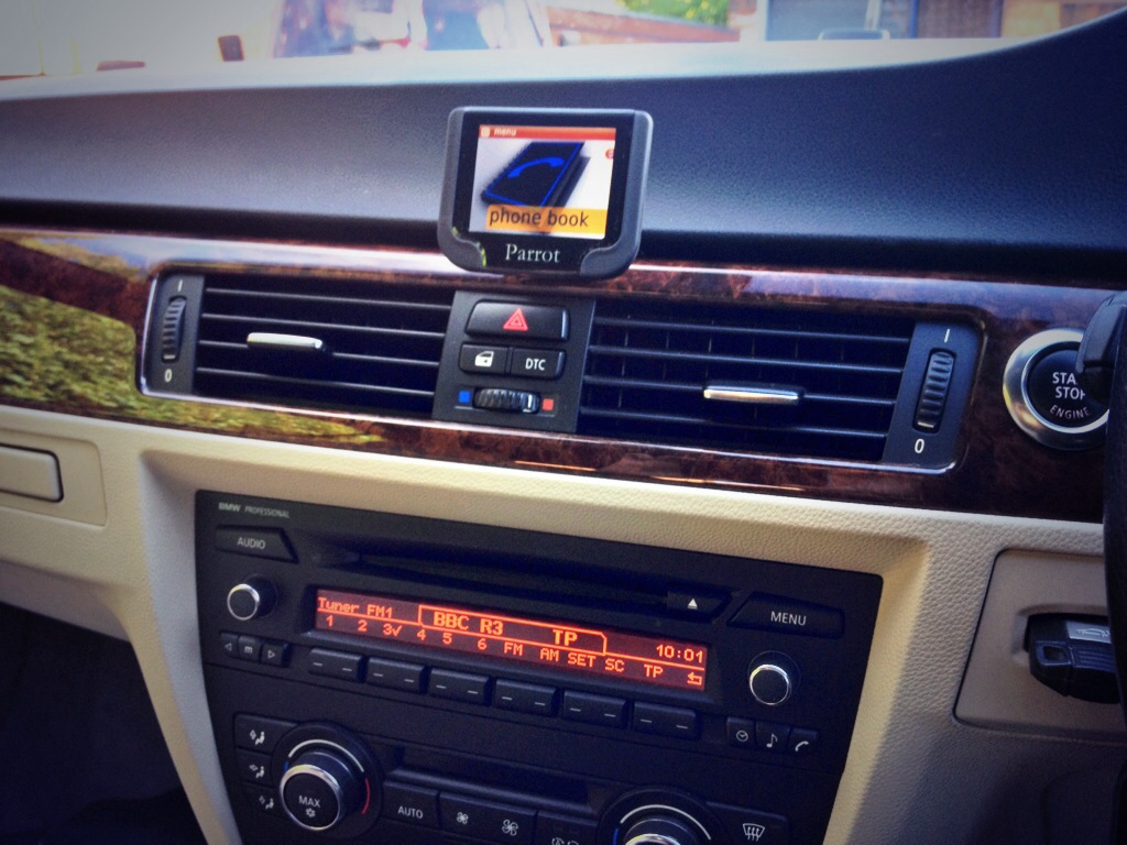 Parrot MKi9200 installed into a BMW 3 Series Car Electronics