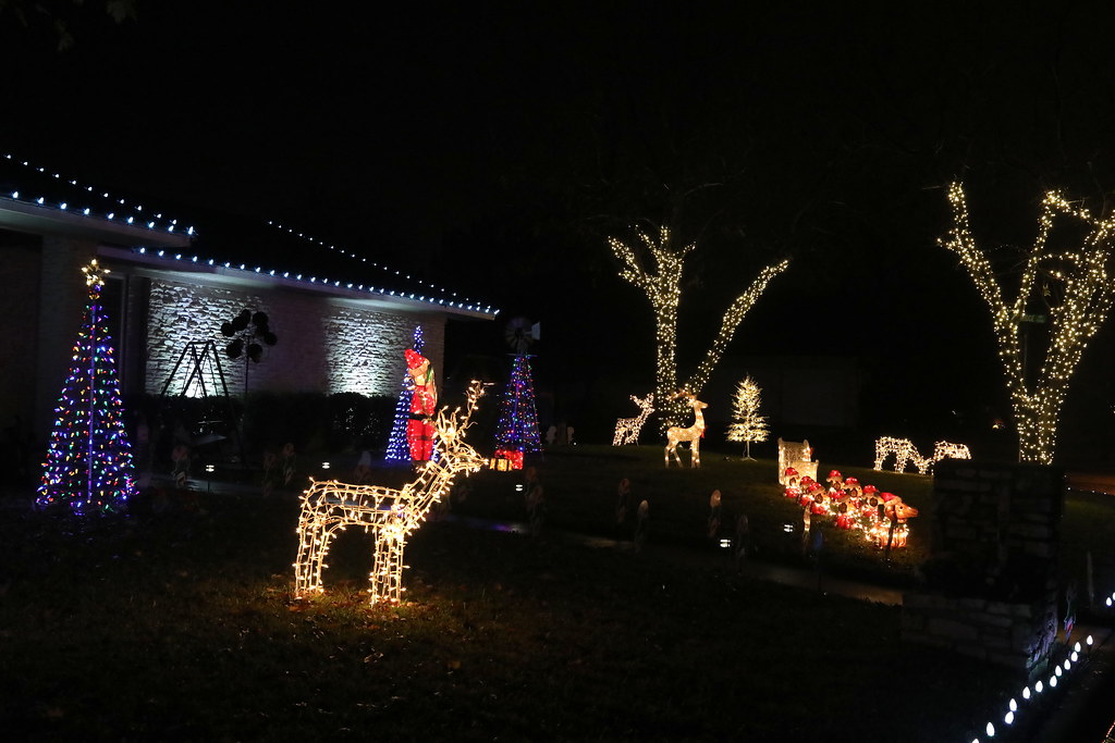 christmas_in_round_rock_5Div0447 Christmas decorations in … Flickr