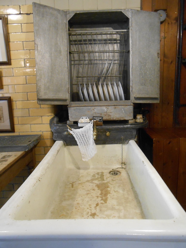 DSCN0642 Hydraulic powered dishwasher the first mechanic… Flickr