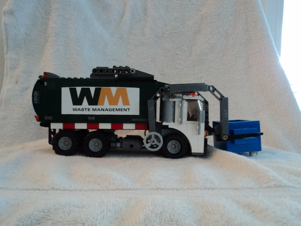 garbage truck lego custom frontloader WM from toy story 3