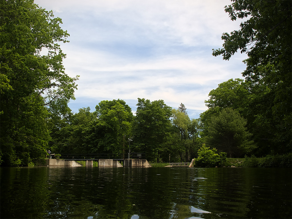 Pow Wow Pond _2624 Pow Wow Pond, Kingston NH. Tricklin Fal… Flickr
