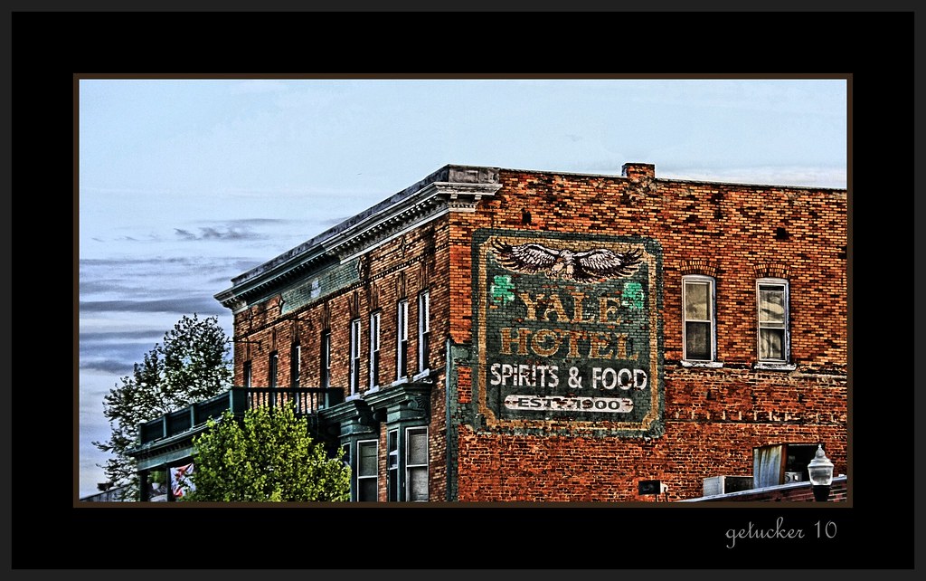Yale Hotel Yale, MI img 1846 F 2010 Gary Tucker Flickr