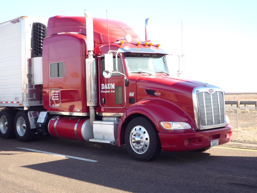 072 Arizona Arizona. Trucks on the Route 66. JymPoiranges Flickr