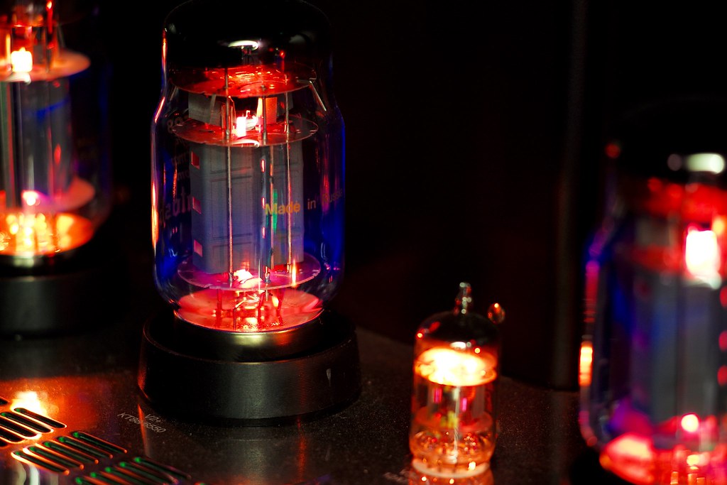 KT88 vacuum tubes Made in Russia ) KT88 tubes at McInto… Flickr