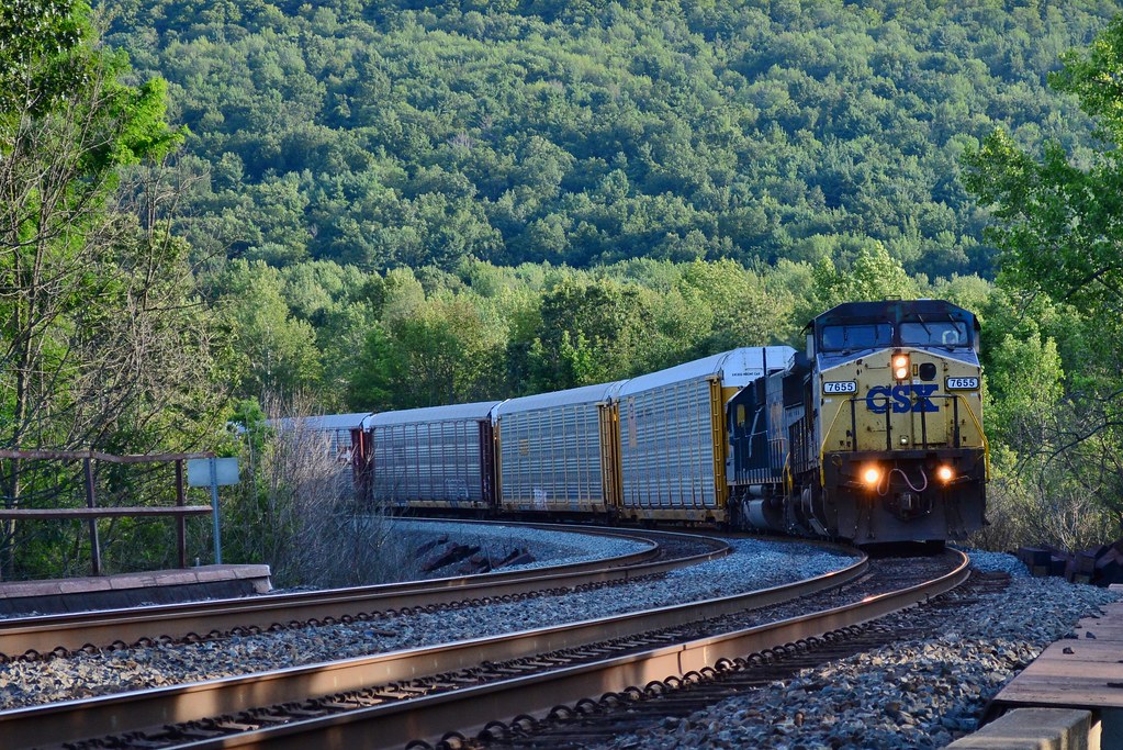 Rotterdam Junction, NY Q229 rounds the sharp curve and is … Flickr