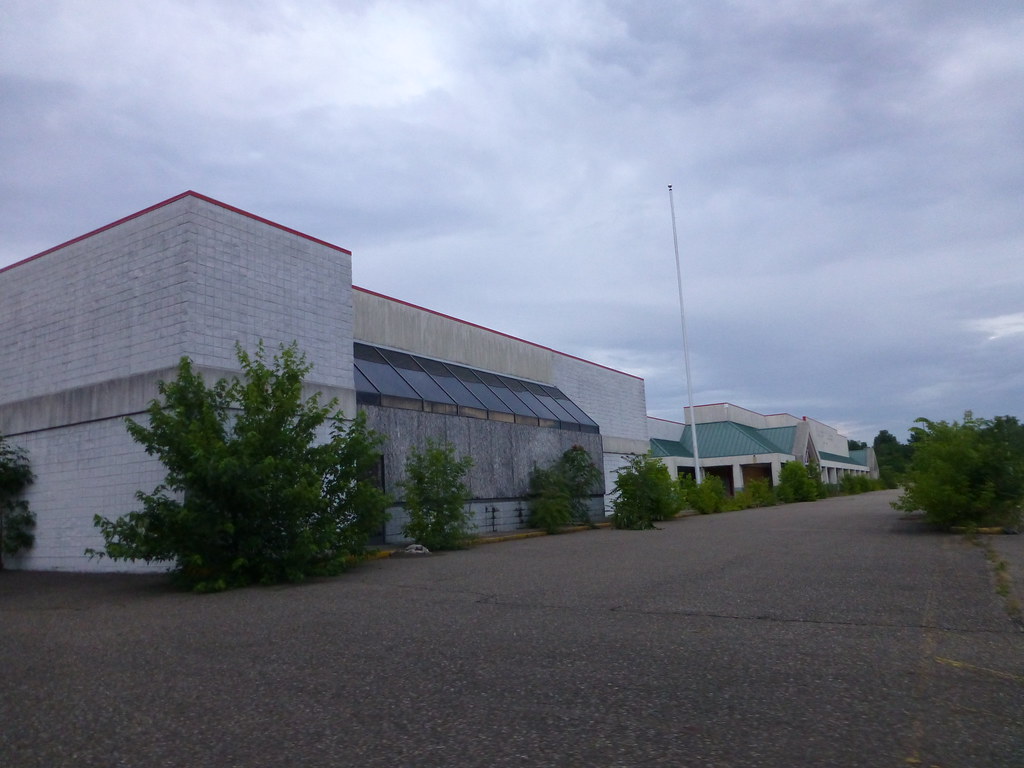 Former Super Kmart in New Philadelphia, Ohio This store cl… Flickr