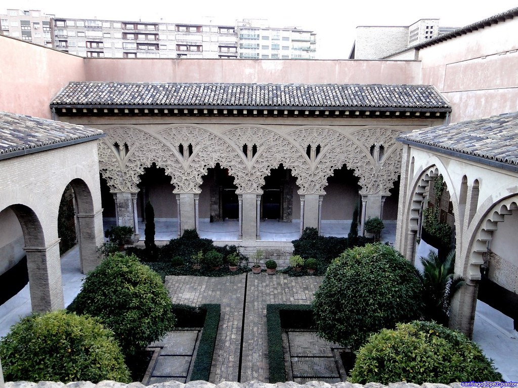 Aljafería de Zaragoza (50) Patio de Santa Isabel. Se trata… Flickr