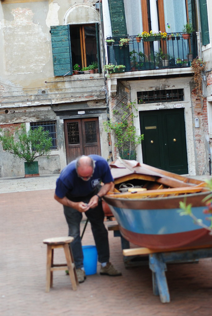 DSC_1029 Boat repair next to hotel Becky Garrison Flickr