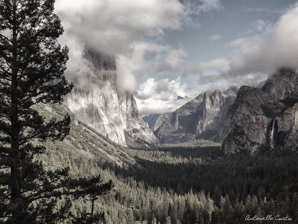 Yosemite La cascata sulla destra e il famoso monte delle a… Flickr