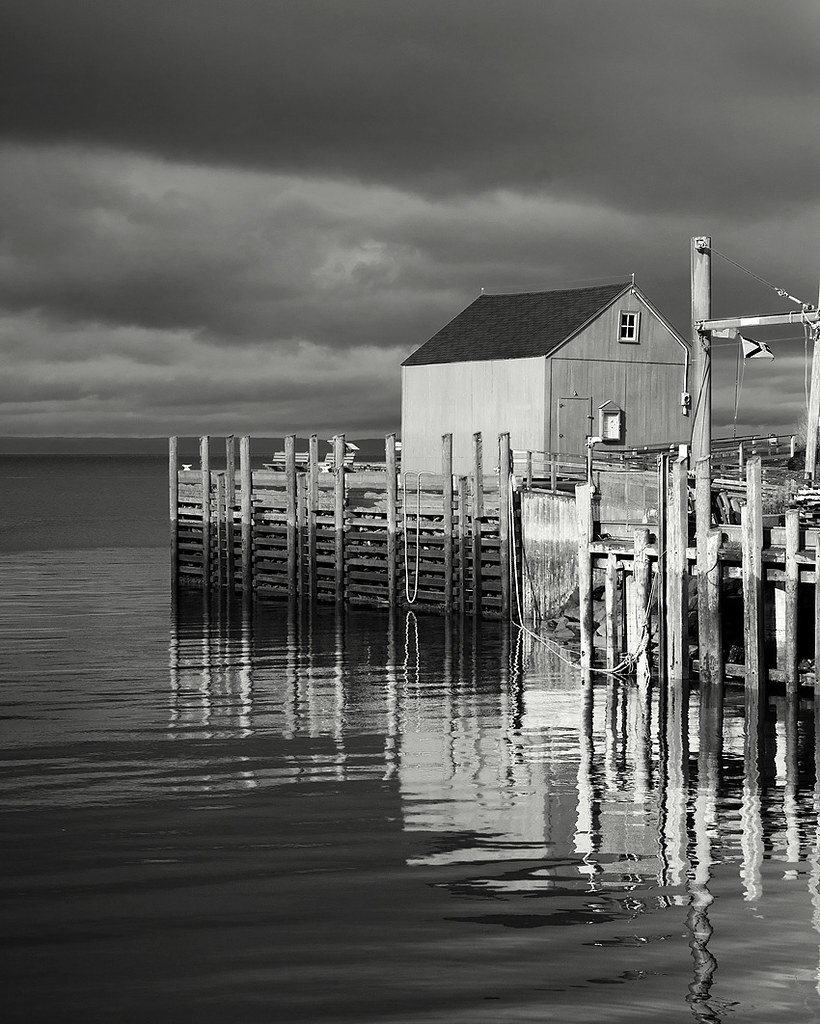 halls harbour, nova scotia D200 f/8 1/160s ISO 100 B/W con… Flickr