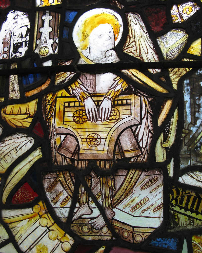 A feathered angel playing a 'pigsnout' psaltery Medieval… Flickr