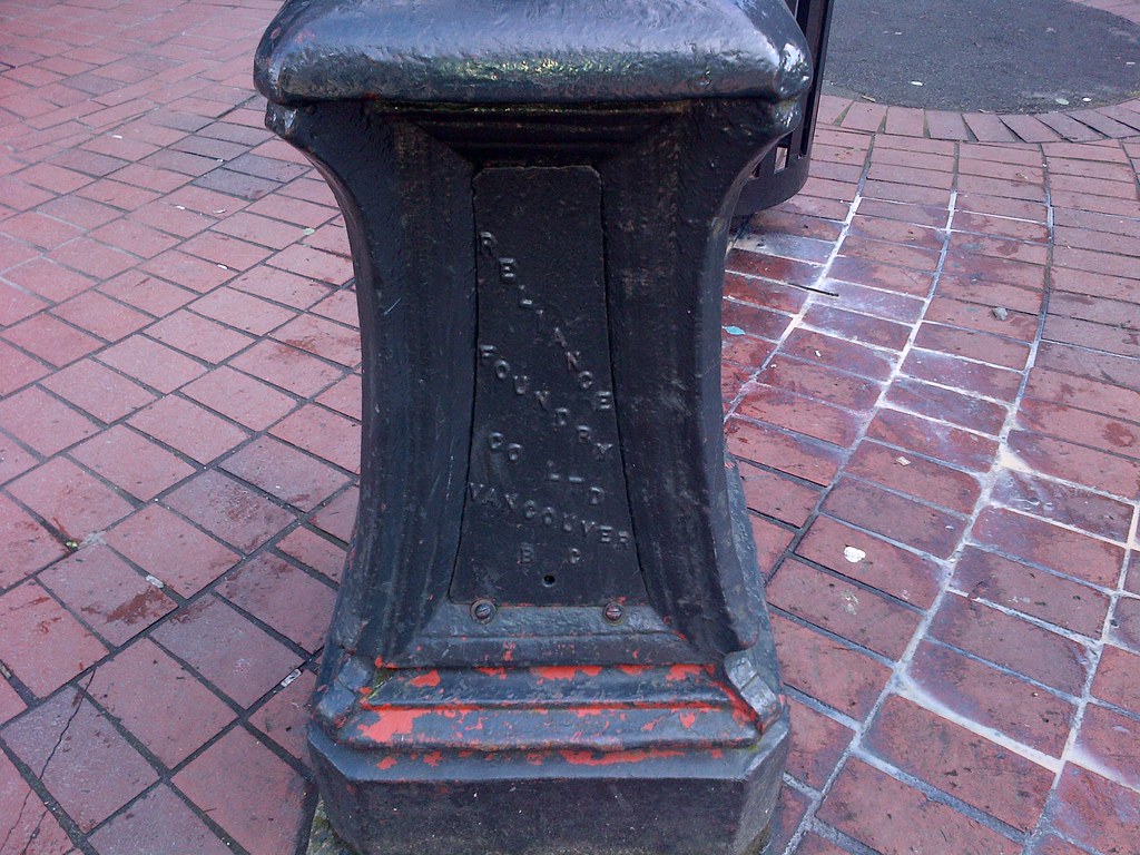 Old Reliance Foundry lamp standard Old lamp standard origi… Flickr
