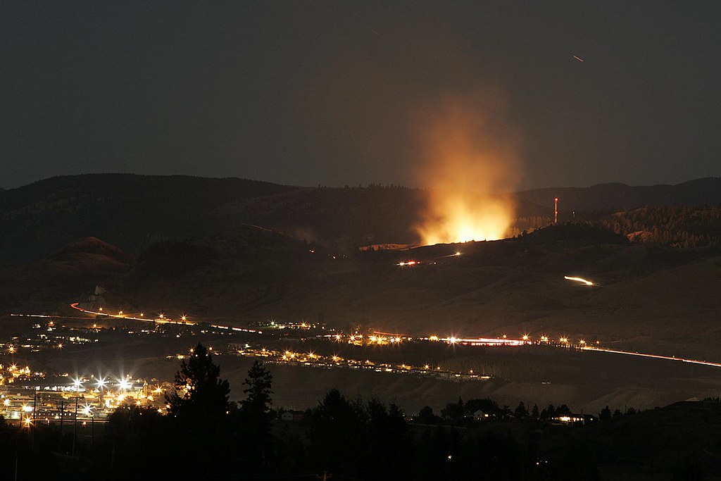 Vernon Landfill Fire 2013/08/19 The furnace is aglow! Flickr