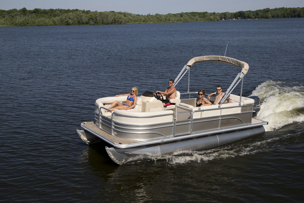 SunChaser Classic 8520 Cruise Pontoon Boat SunChaser Class… Flickr