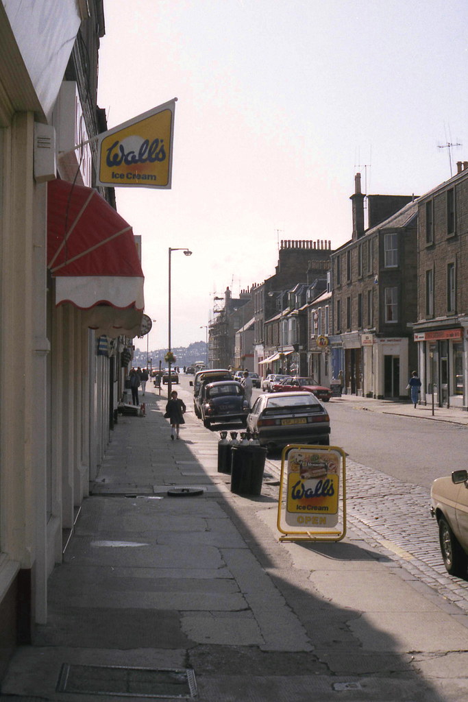 Gray Street, Broughty Ferry, 1984 Looking down Gray Street… Flickr
