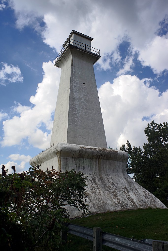 Île SainteHélène This is the Île SainteHélène lighthouse… Flickr
