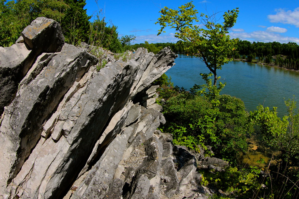 Horseshoe Lake and Devonian carbonate outcrop Kelleys Isla… Flickr