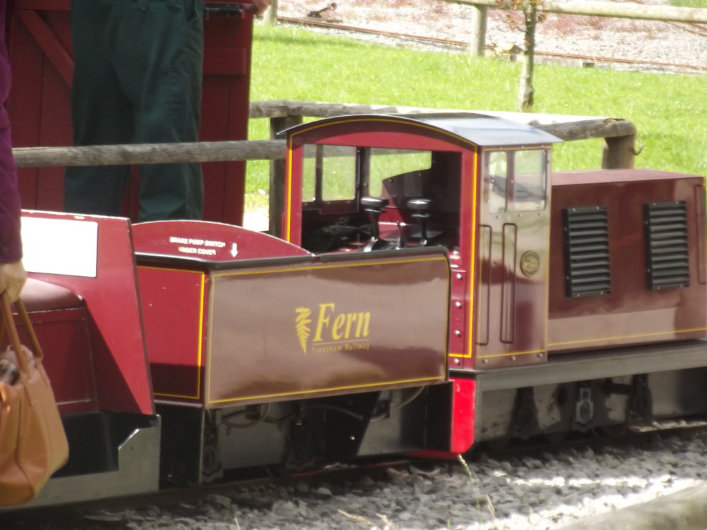 Trentham Gardens Miniature Railway train A day out at … Flickr
