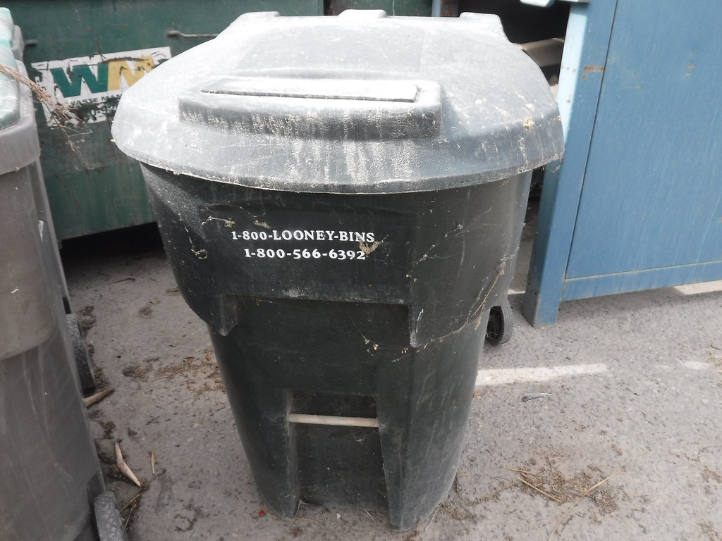 Looney Bins cart Waste Management Sun Valley, CA 10/29/16 … Flickr