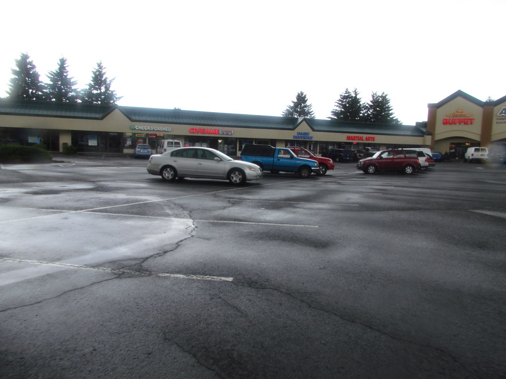 IMG_1784 Oregon Trail Shopping Center CD/Game Exchange Andy