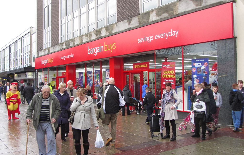 Bargain Buys opening day, AshtonunderLyne front entranc… Flickr