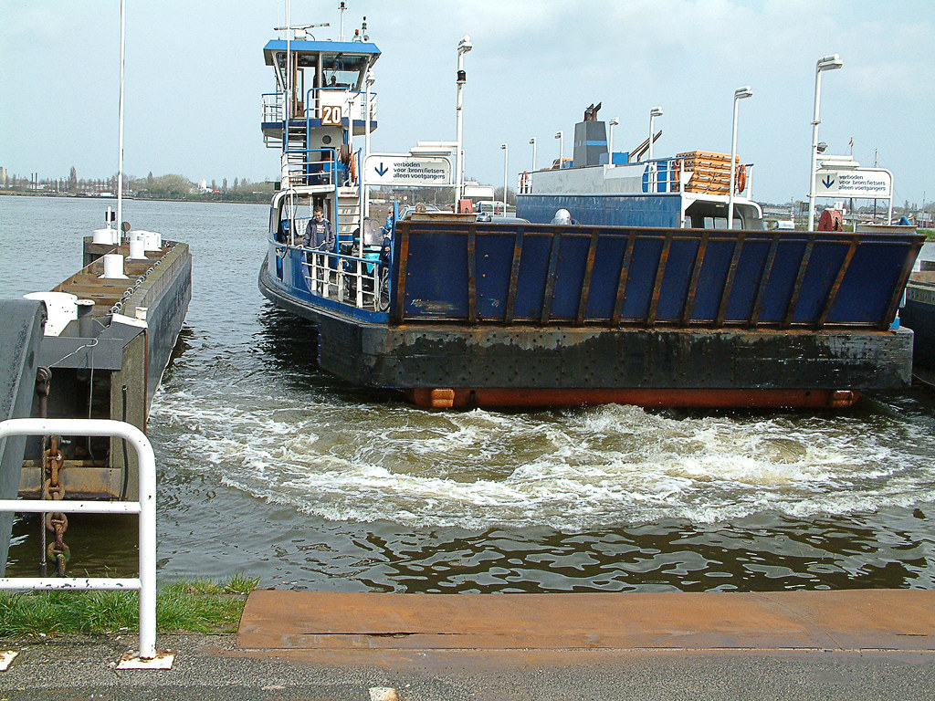 2005.04 'Closeup of an ferry' Amsterdam photos… Flickr