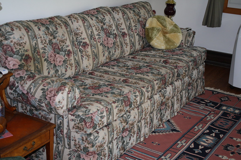 Floral queen Hide a bed couch ladyauctioneer51 Flickr