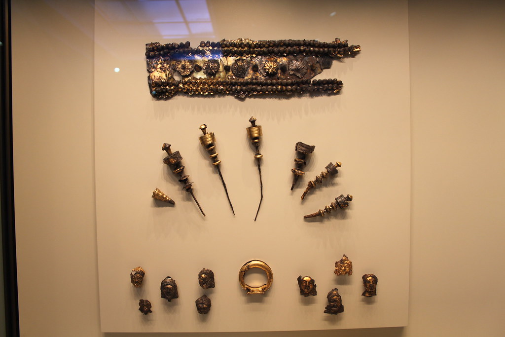 Gold Ornaments and Jewelry Getty Villa Museum, Los Angeles… Flickr