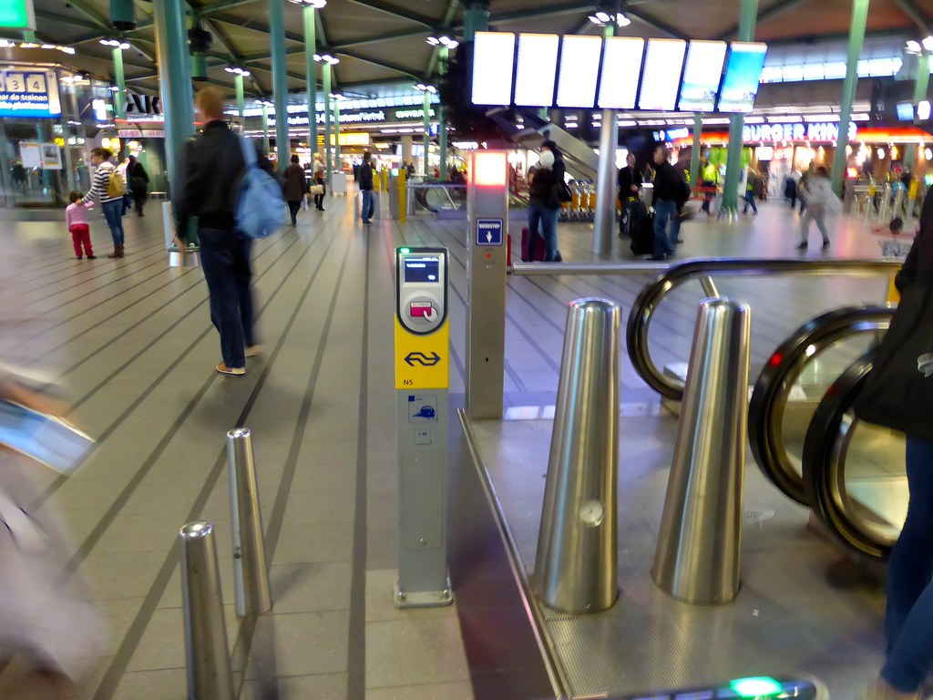 Buy Ov Chipkaart At Schiphol OVChipkaart Reader at Schiphol Airport Swipe an OVChipka… Flickr