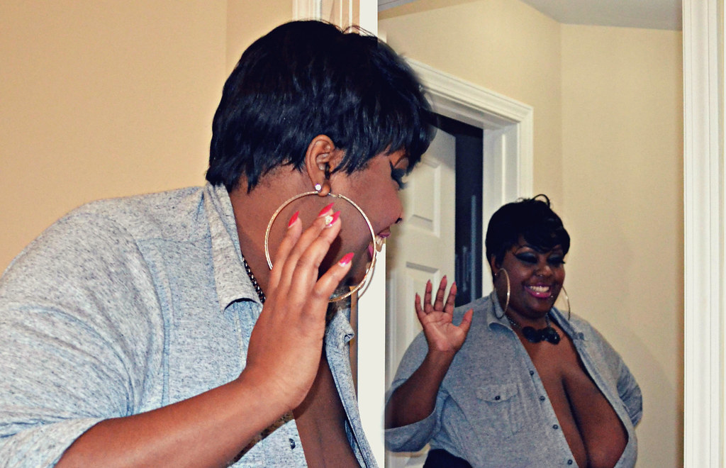 Hi...Hello there | Zariah June | Flickr