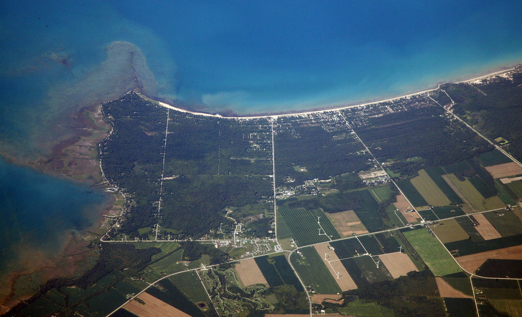 2013_08_23_laxbos_378 Kettle Point, in Ontario, protrudin… Flickr