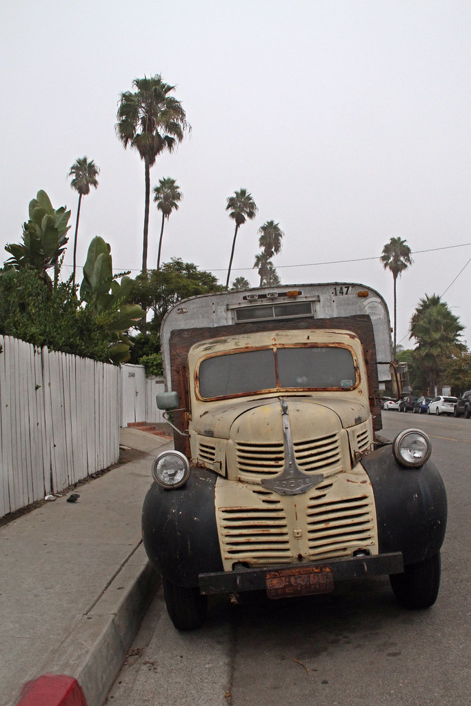 Ancient Dodge Venice Beach, Los Angeles. (October 2013) Ricky Leong Flickr